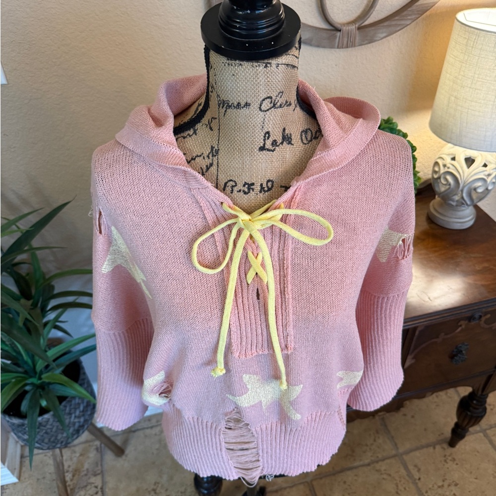 New POL Pink and White Star Patterned Women's Distressed Sweater - Picture 4 of 12